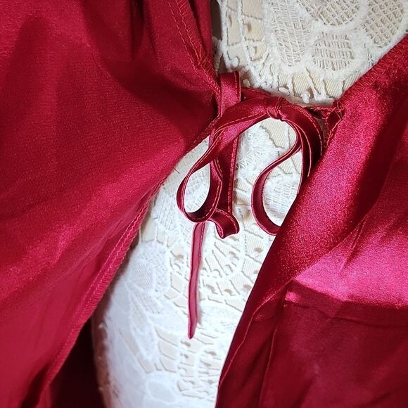 New Robe - Picture 3 of 4